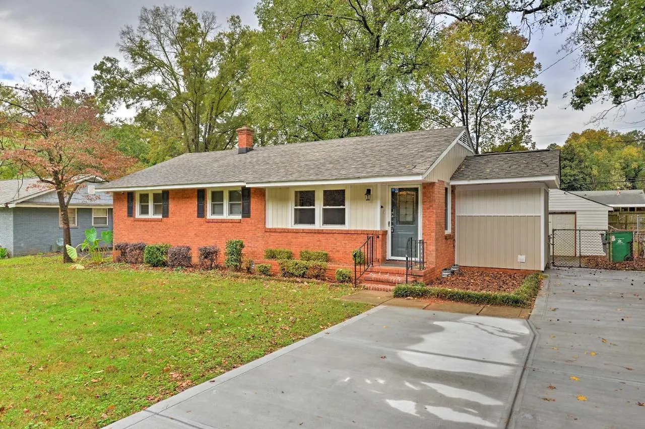 Feriehus Charlotte Area Home With Patio - 6 Miles To Downtown