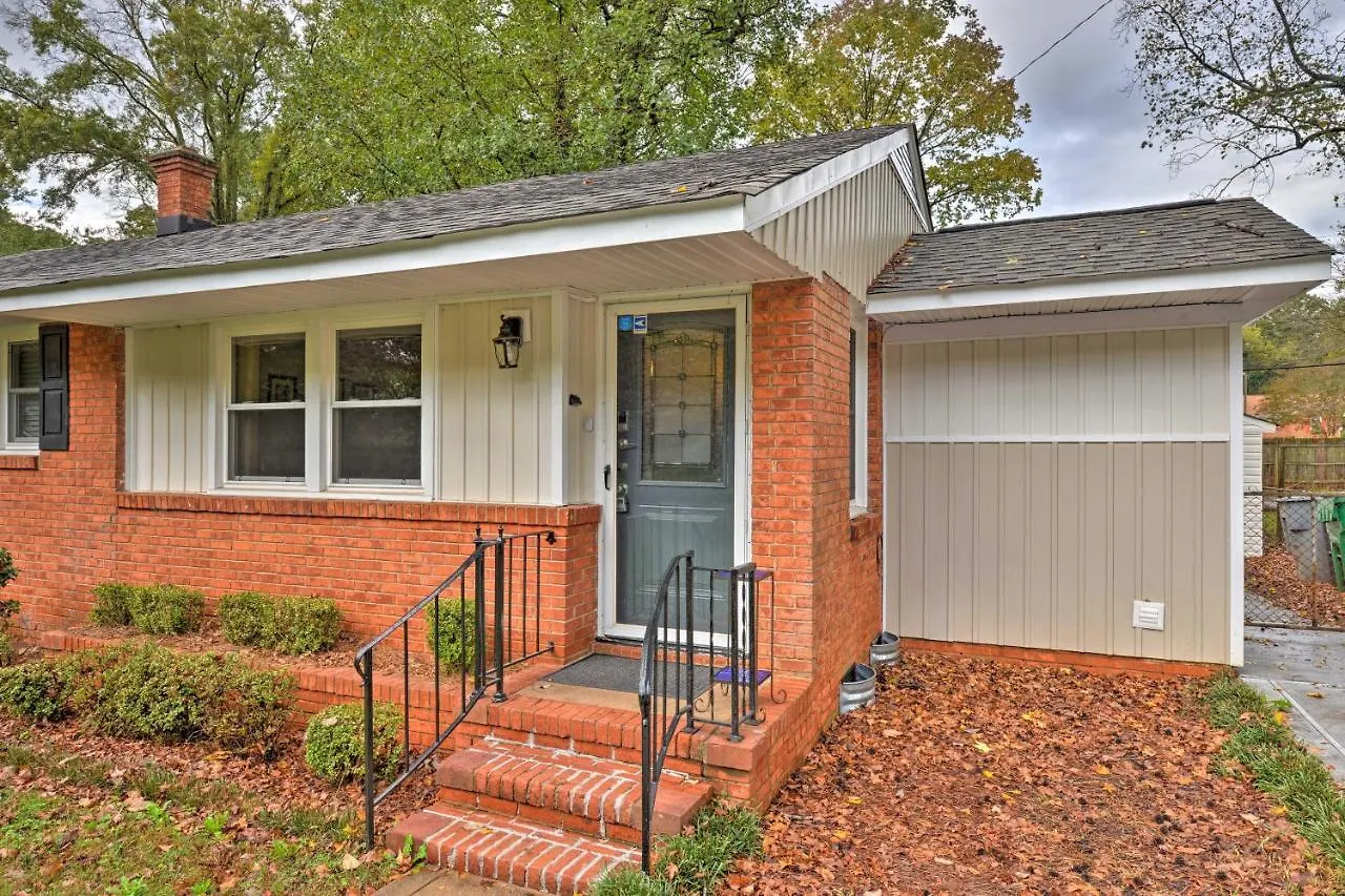 Feriehus Charlotte Area Home With Patio - 6 Miles To Downtown