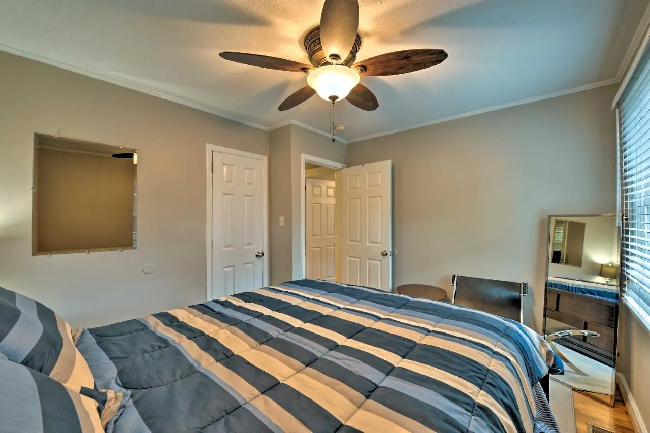 Charlotte Area Home With Patio - 6 Miles To Downtown 0*,  USA