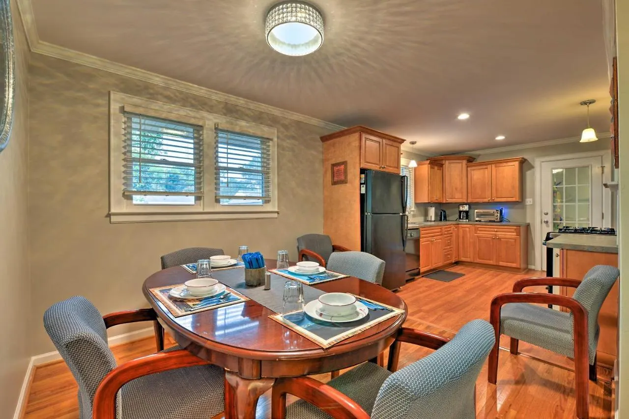Feriehus Charlotte Area Home With Patio - 6 Miles To Downtown